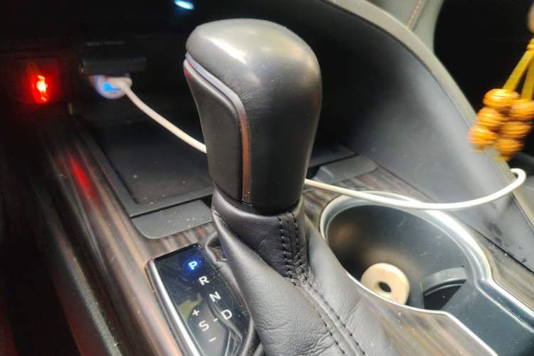 Used Toyota Camry 2018 2.5G Luxury Edition Gear Lever