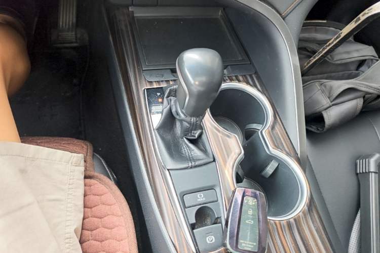 Used Toyota Camry 2018 2.0G Luxury Edition Gear Lever