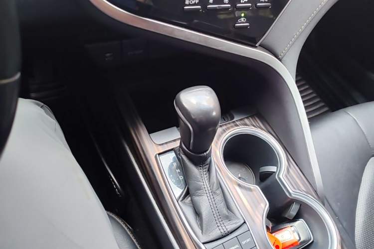 Used Toyota Camry 2018 2.5G Luxury Edition Gear Lever