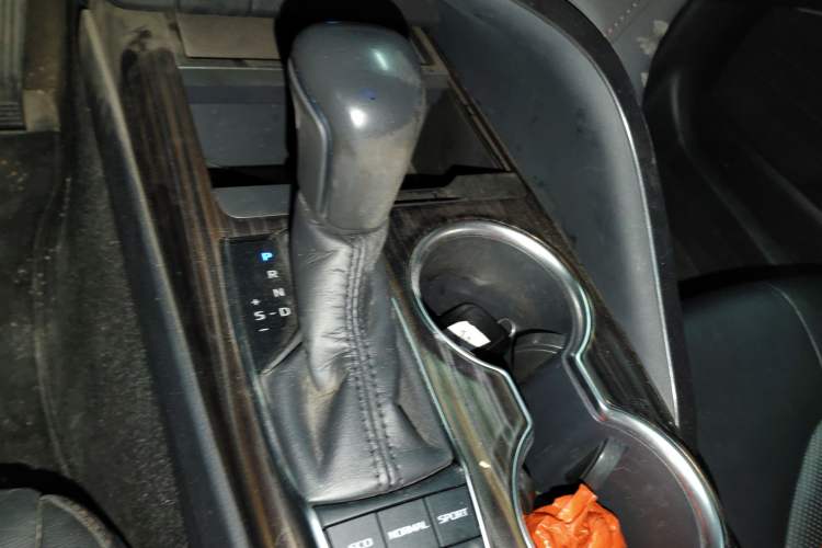 Used Toyota Camry 2018 2.5G Luxury Edition Gear Lever