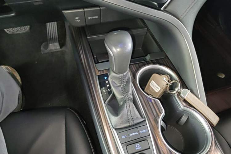 Used Toyota Camry 2018 2.5G Luxury Edition Gear Lever