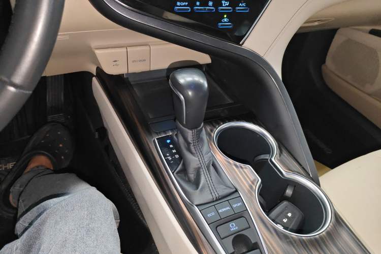 Used Toyota Camry 2018 2.5G Luxury Edition Gear Lever
