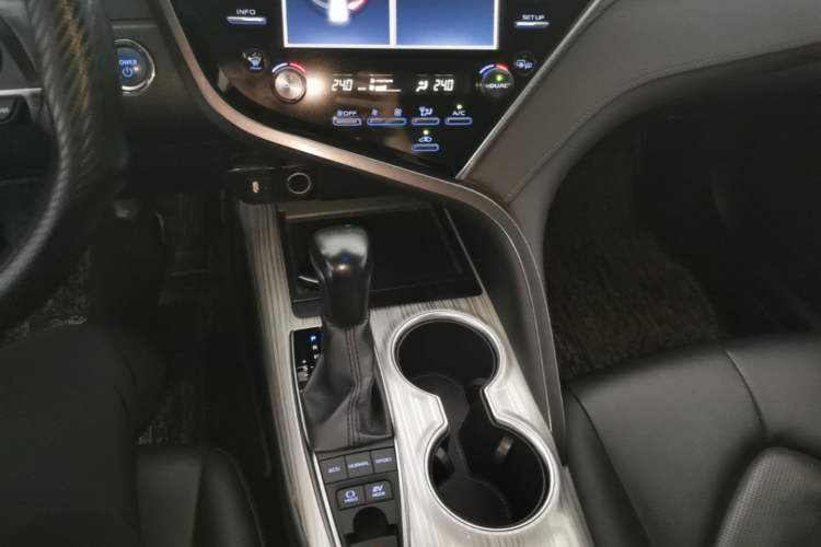 Used Toyota Camry 2018 Dual-Engine 2.5 HG Luxury Edition Gear Lever