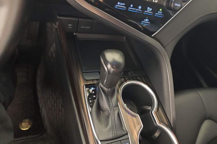 Used Toyota Camry 2018 2.5G Luxury Edition Gear Lever