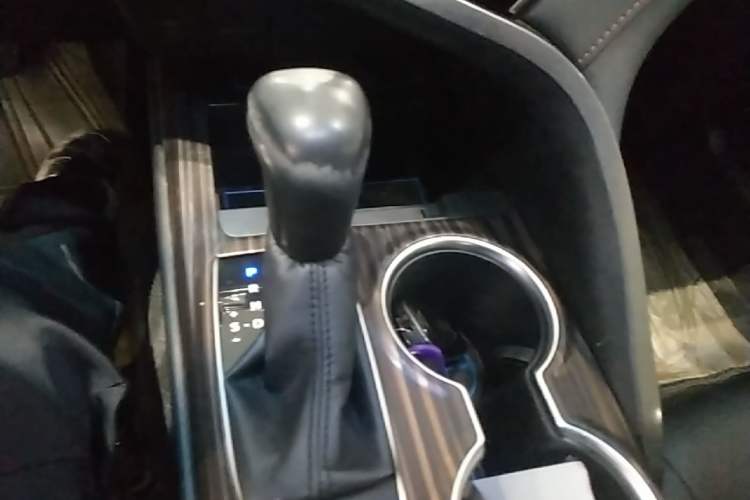 Used Toyota Camry 2018 2.0G Luxury Edition Gear Lever