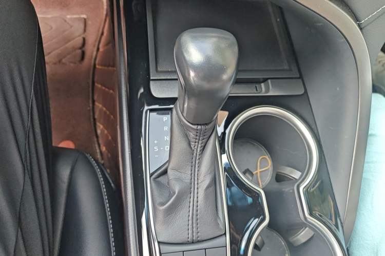 Used Toyota Camry 2018 2.5S Fēngshàng Edition Gear Lever