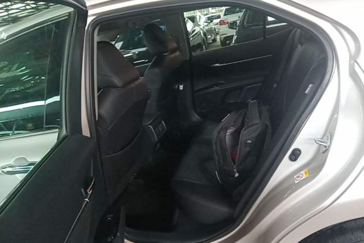 Used Toyota Camry 2018 2.0G Luxury Edition Left Rear Seat