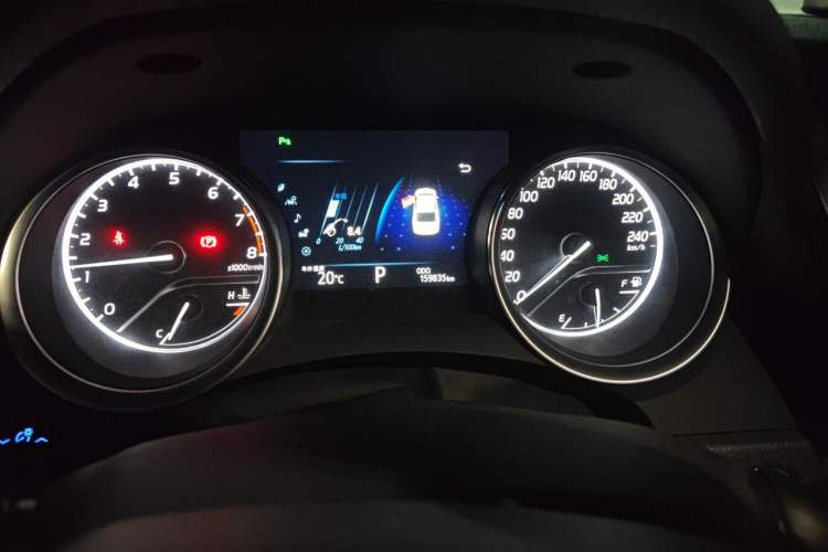 Used Toyota Camry 2018 2.5G Luxury Edition Odometer Close Up