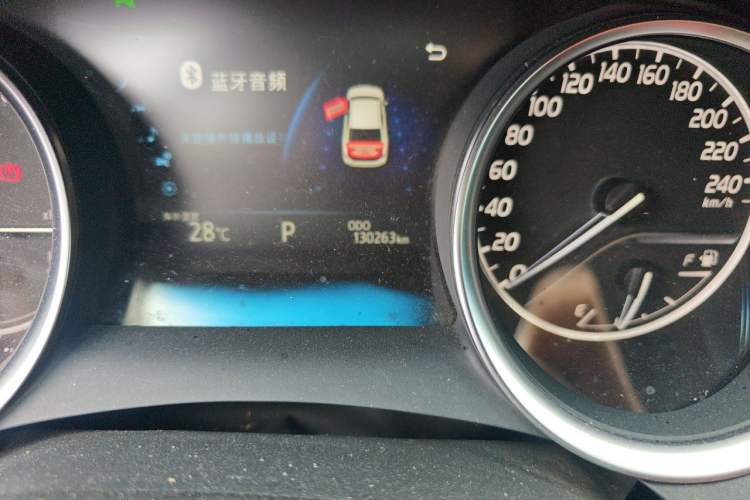 Used Toyota Camry 2018 2.5G Luxury Edition Odometer Close Up