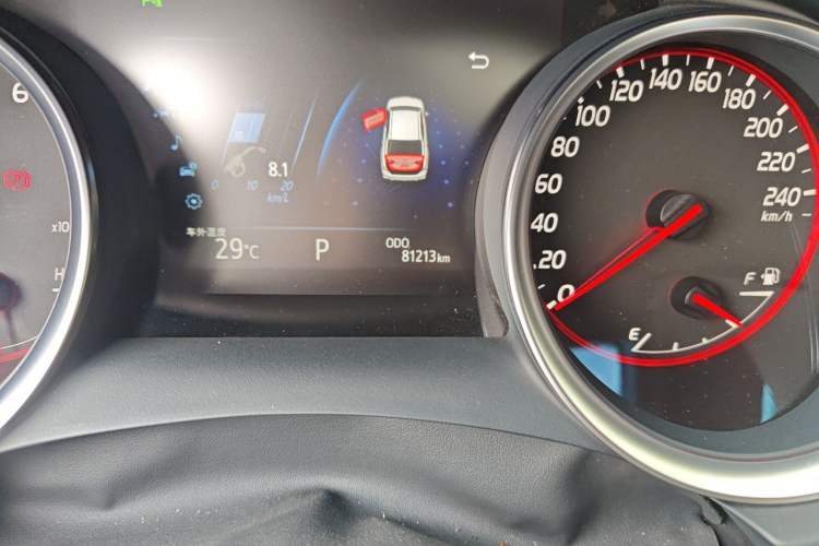 Used Toyota Camry 2018 2.5S Fēngshàng Edition Odometer Close Up