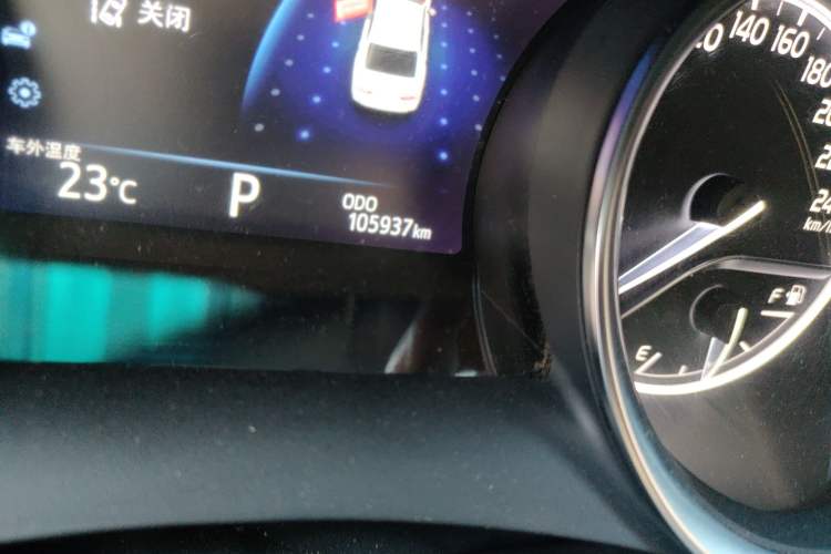 Used Toyota Camry 2018 2.5G Luxury Edition Odometer Close Up