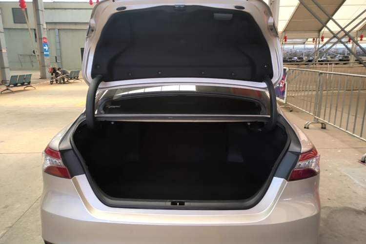 Used Toyota Camry 2018 Dual-Engine 2.5 HG Luxury Edition Trunk