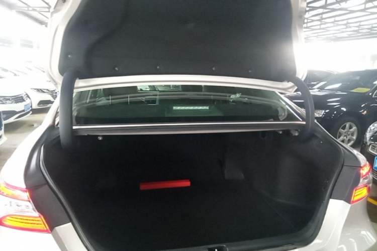 Used Toyota Camry 2018 2.0G Luxury Edition Trunk