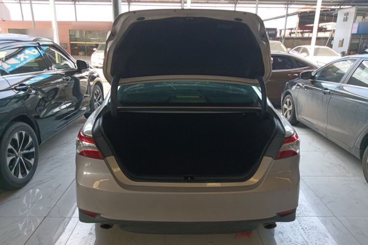 Used Toyota Camry 2018 2.0G Luxury Edition Trunk