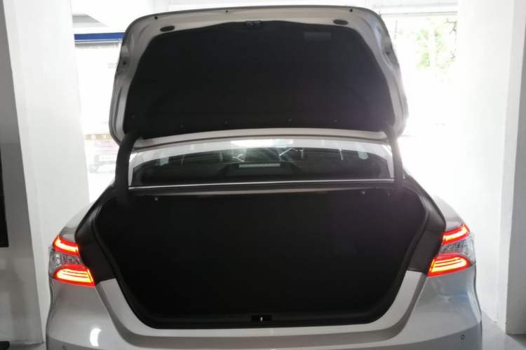 Used Toyota Camry 2018 Dual-Engine 2.5 HG Luxury Edition Trunk