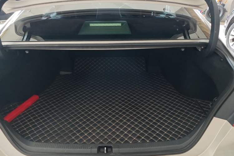 Used Toyota Camry 2018 2.5G Luxury Edition Trunk