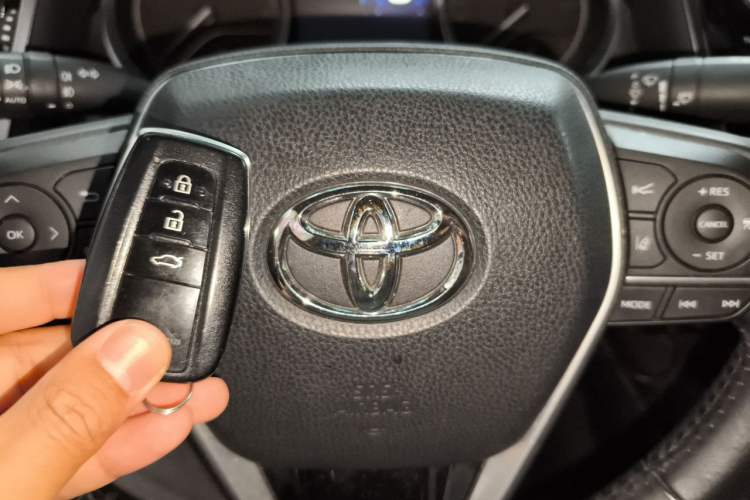Used Toyota Camry 2018 2.0G Luxury Edition Vehicle Key