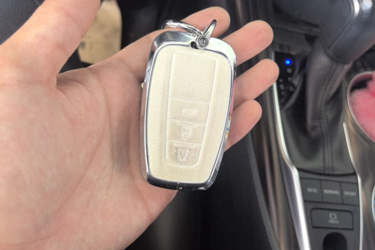 Used Toyota Camry 2018 2.5G Luxury Edition Vehicle Key