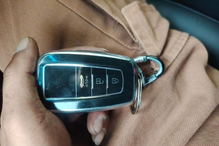 Used Toyota Camry 2018 2.5G Luxury Edition Vehicle Key