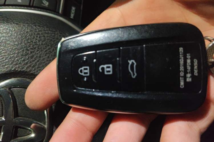 Used Toyota Camry 2018 2.5G Luxury Edition Vehicle Key