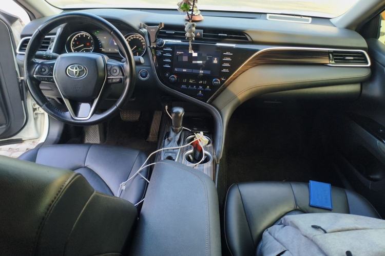 Used Toyota Camry 2018 2.5G Luxury Edition Center Console