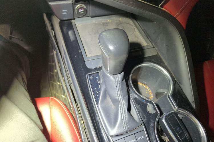 Used Toyota Camry 2018 2.5S Fēngshàng Edition Gear Lever
