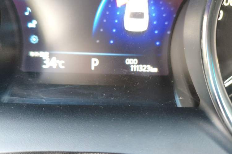 Used Toyota Camry 2018 2.5G Luxury Edition Odometer Close Up