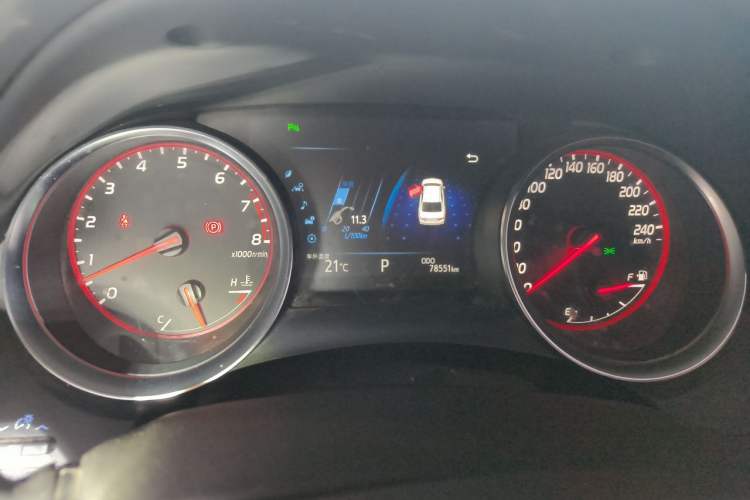 Used Toyota Camry 2018 2.5S Fēngshàng Edition Odometer Close Up