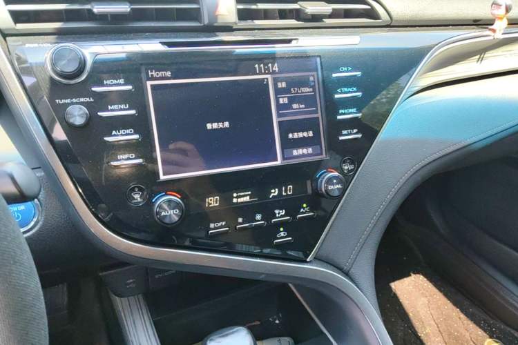 Used Toyota Camry 2018 Dual-Engine 2.5 HG Luxury Edition Audio And AC Panel