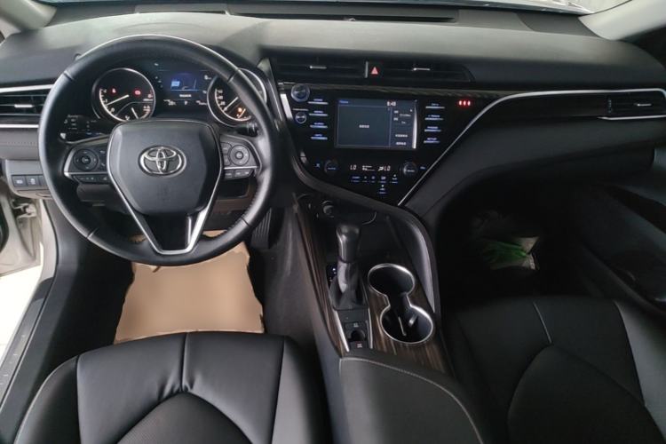 Used Toyota Camry 2018 2.0G Luxury Edition Center Console