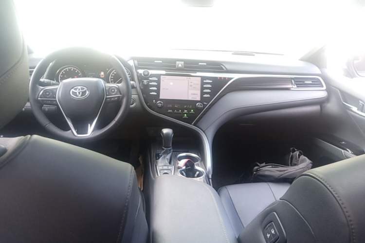 Used Toyota Camry 2018 2.5G Luxury Edition Center Console