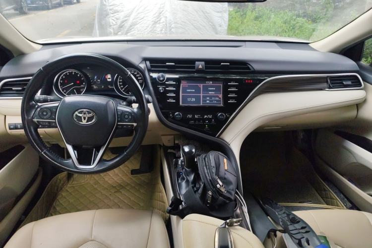 Used Toyota Camry 2018 2.0G Luxury Edition Center Console