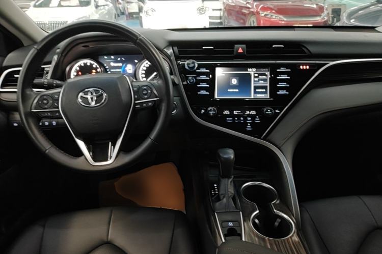 Used Toyota Camry 2018 2.0G Luxury Edition Center Console