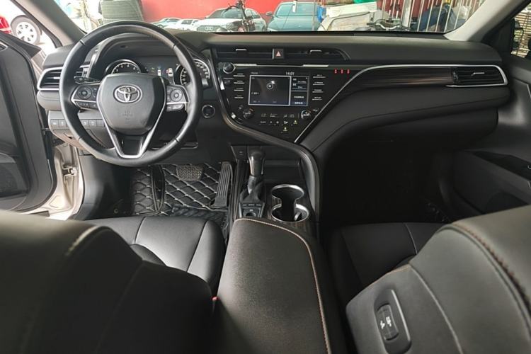 Used Toyota Camry 2018 2.5G Luxury Edition Center Console