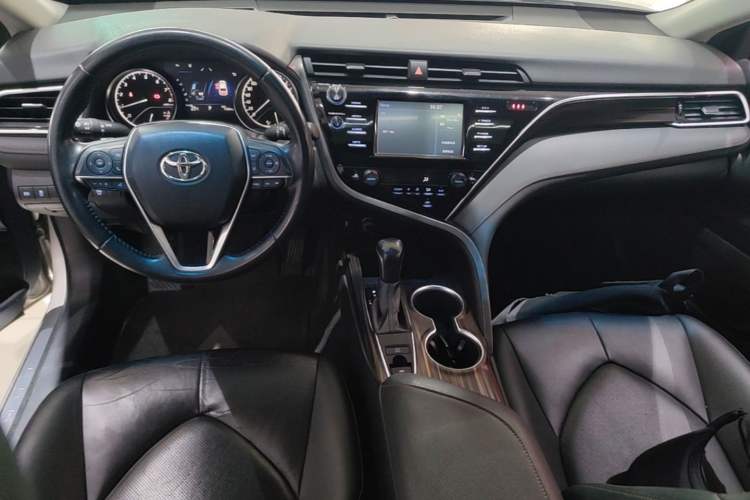 Used Toyota Camry 2018 2.0G Luxury Edition Center Console