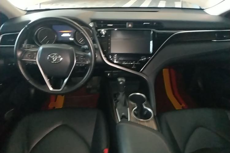Used Toyota Camry 2018 2.0G Luxury Edition Center Console