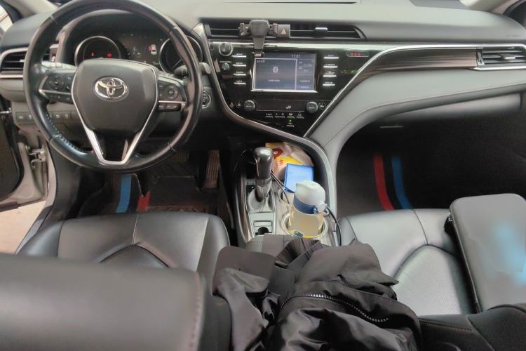 Used Toyota Camry 2018 2.0G Luxury Edition Center Console