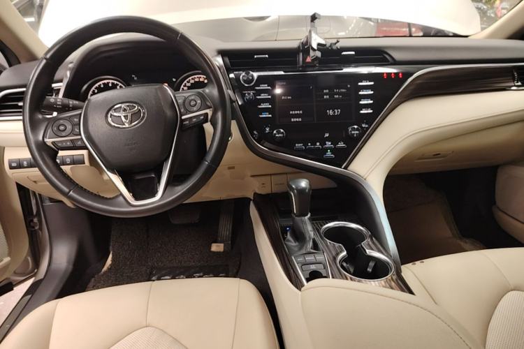 Used Toyota Camry 2018 2.5G Luxury Edition Center Console