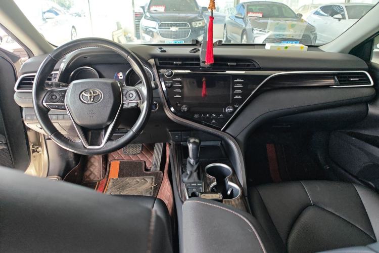 Used Toyota Camry 2018 2.5G Luxury Edition Center Console