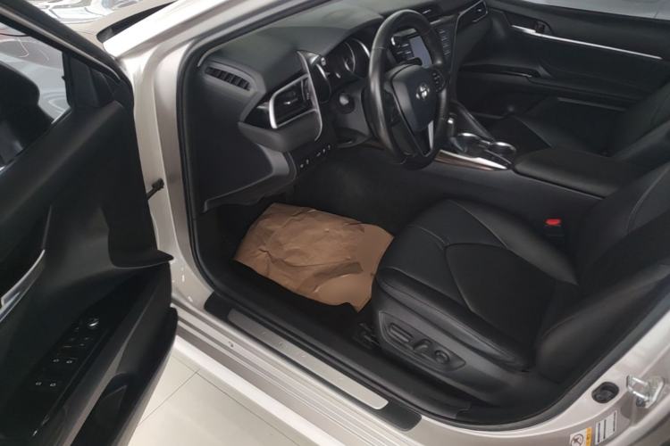 Used Toyota Camry 2018 2.0G Luxury Edition Driver Seat