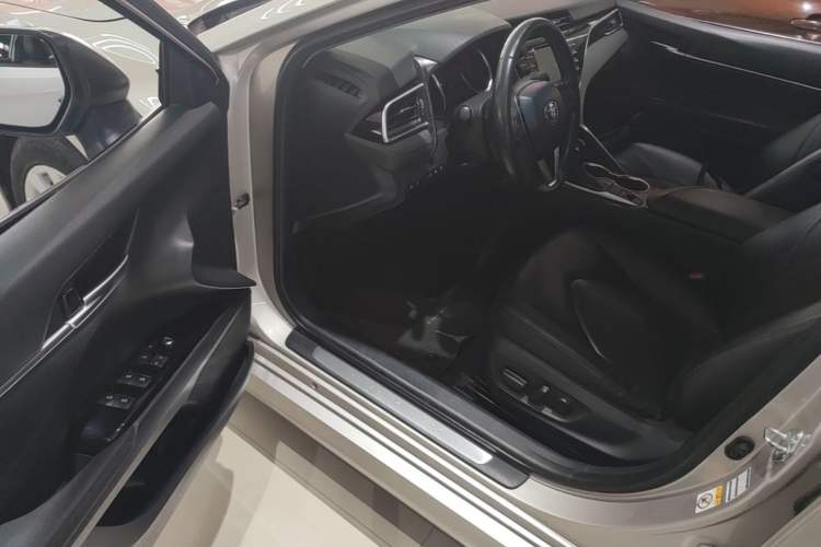 Used Toyota Camry 2018 2.0G Luxury Edition Driver Seat