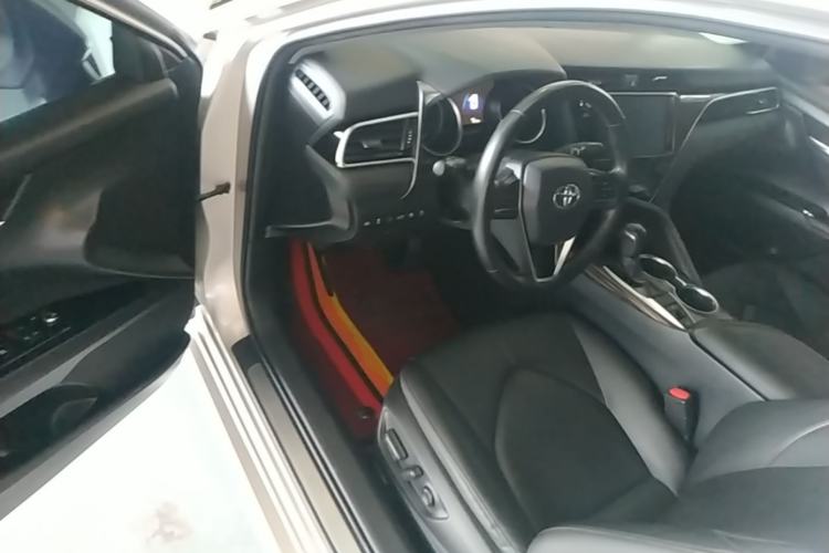 Used Toyota Camry 2018 2.0G Luxury Edition Driver Seat