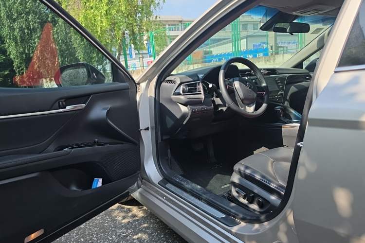 Used Toyota Camry 2018 Dual-Engine 2.5 HG Luxury Edition Driver Seat