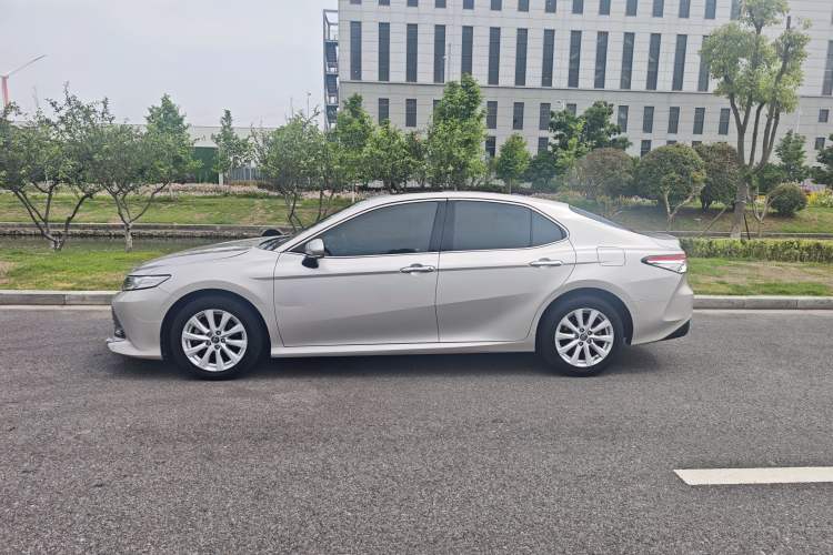Used Toyota Camry 2018 2.0G Luxury Edition Exterior 3