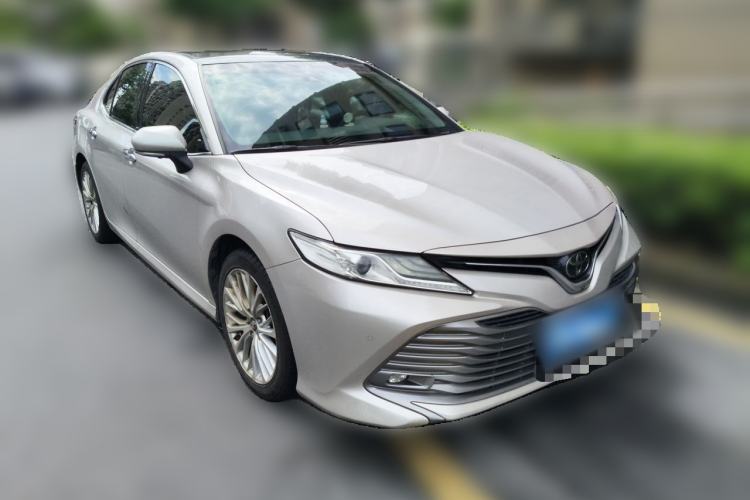 Used Toyota Camry 2018 2.5G Luxury Edition Front Right 45 Deg