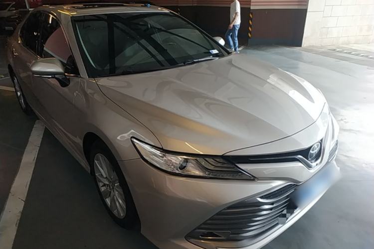 Used Toyota Camry 2018 2.0G Luxury Edition Front Right 45 Deg