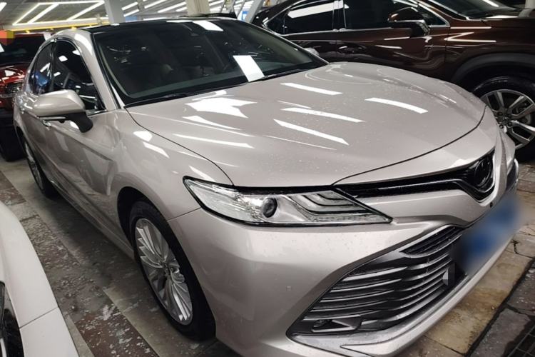 Used Toyota Camry 2018 2.5G Luxury Edition Front Right 45 Deg