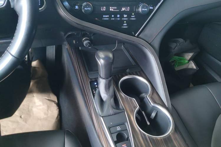 Used Toyota Camry 2018 2.0G Luxury Edition Gear Lever