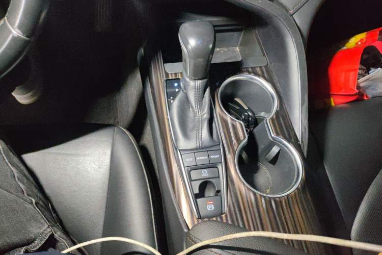 Used Toyota Camry 2018 2.5G Luxury Edition Gear Lever