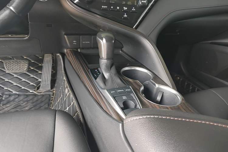 Used Toyota Camry 2018 2.5G Luxury Edition Gear Lever